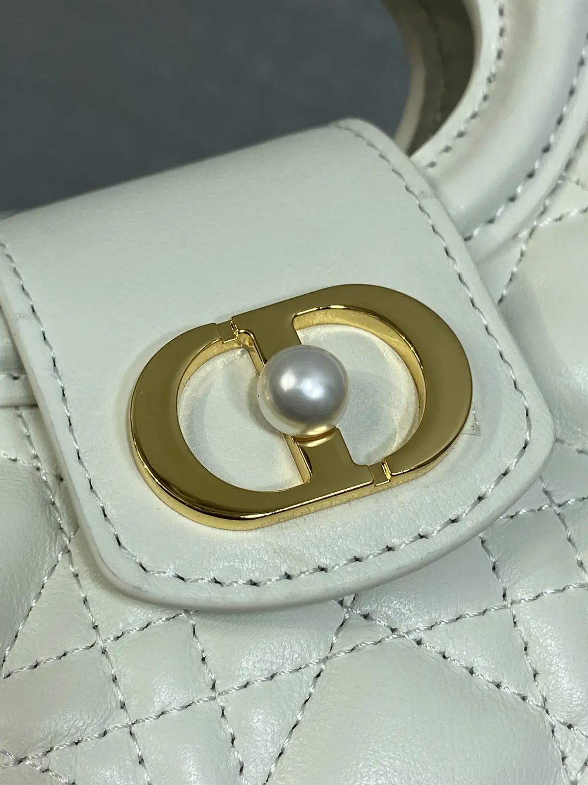 Dior Style White Chain Bag Bags Chain Bag detail image 3 from source 741886