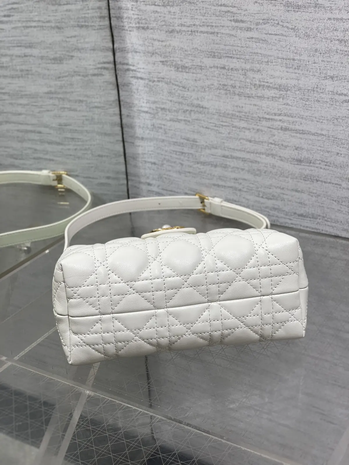 Dior Style White Chain Bag Bags Chain Bag detail image 7 from source 741886