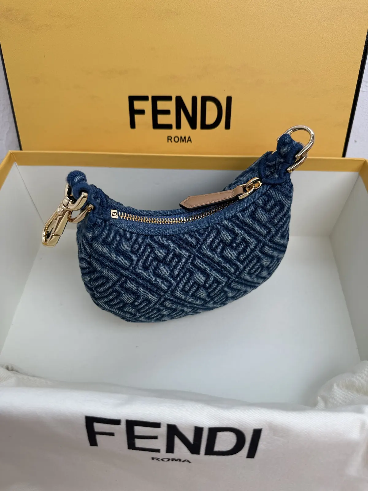 Fendi Style Blue Hobo Bag Lookbook Reference image 2