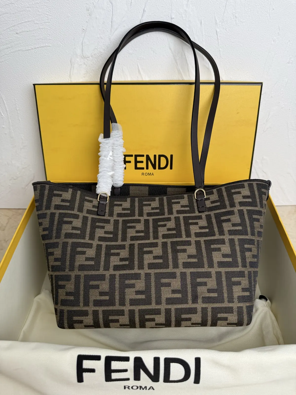 Fendi Style Brown Leather Tote Bag Lookbook Reference image 2