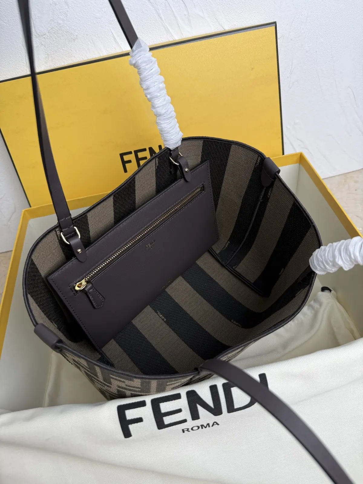 Fendi Style Brown Leather Tote Bag Lookbook Reference image 6
