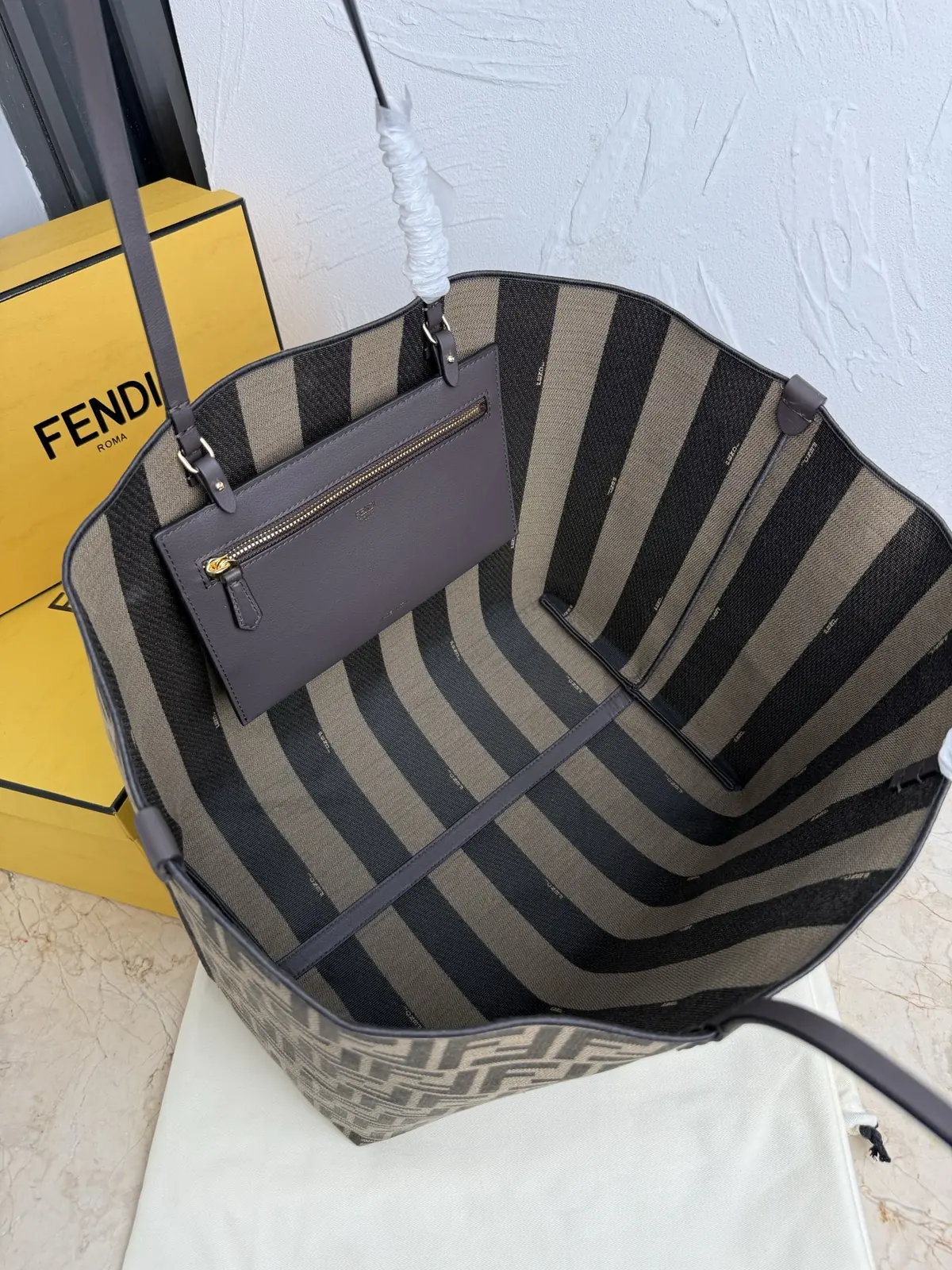 Fendi Style Brown Leather Tote Bag Lookbook Reference image 5