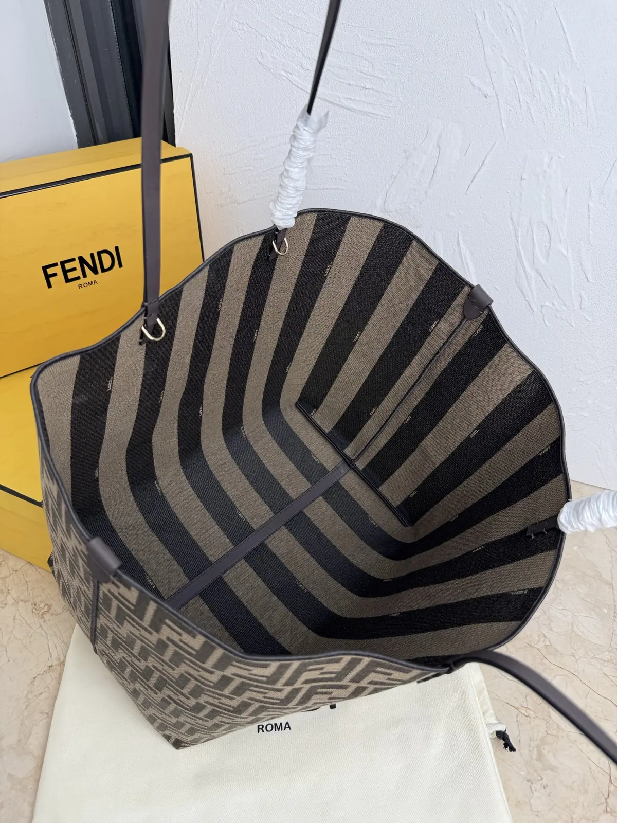 Fendi Style Brown Leather Tote Bag Lookbook Reference image 6