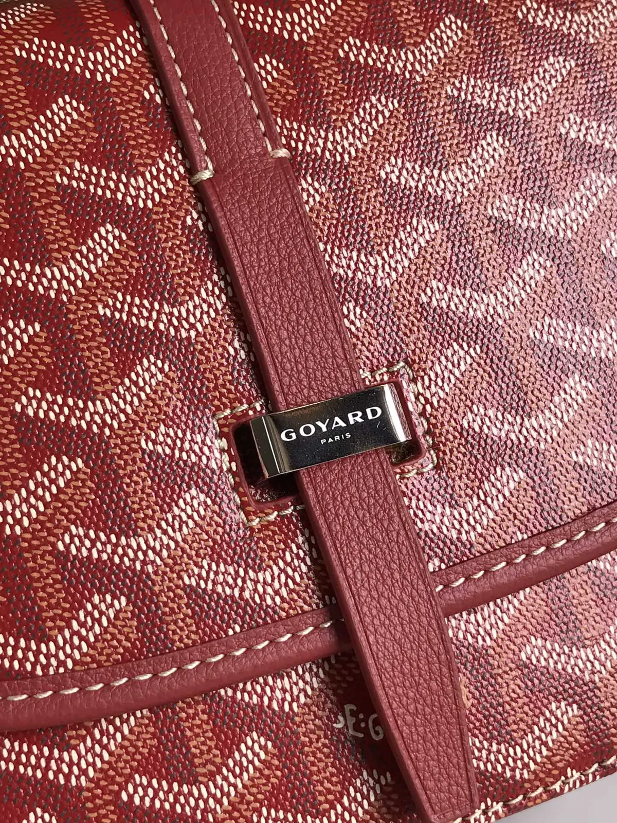 Goyard Style Gold Leather Shoulder Bag Lookbook Reference image 5