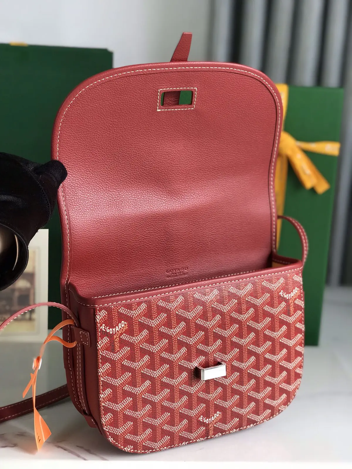 Goyard Style Gold Leather Shoulder Bag Lookbook Reference image 6
