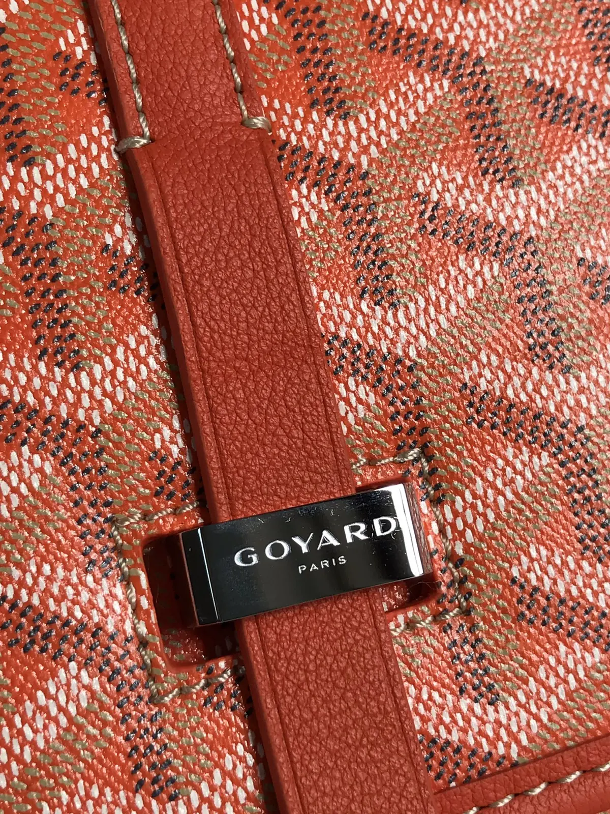 Goyard Style Gold Leather Shoulder Bag Lookbook Reference image 6