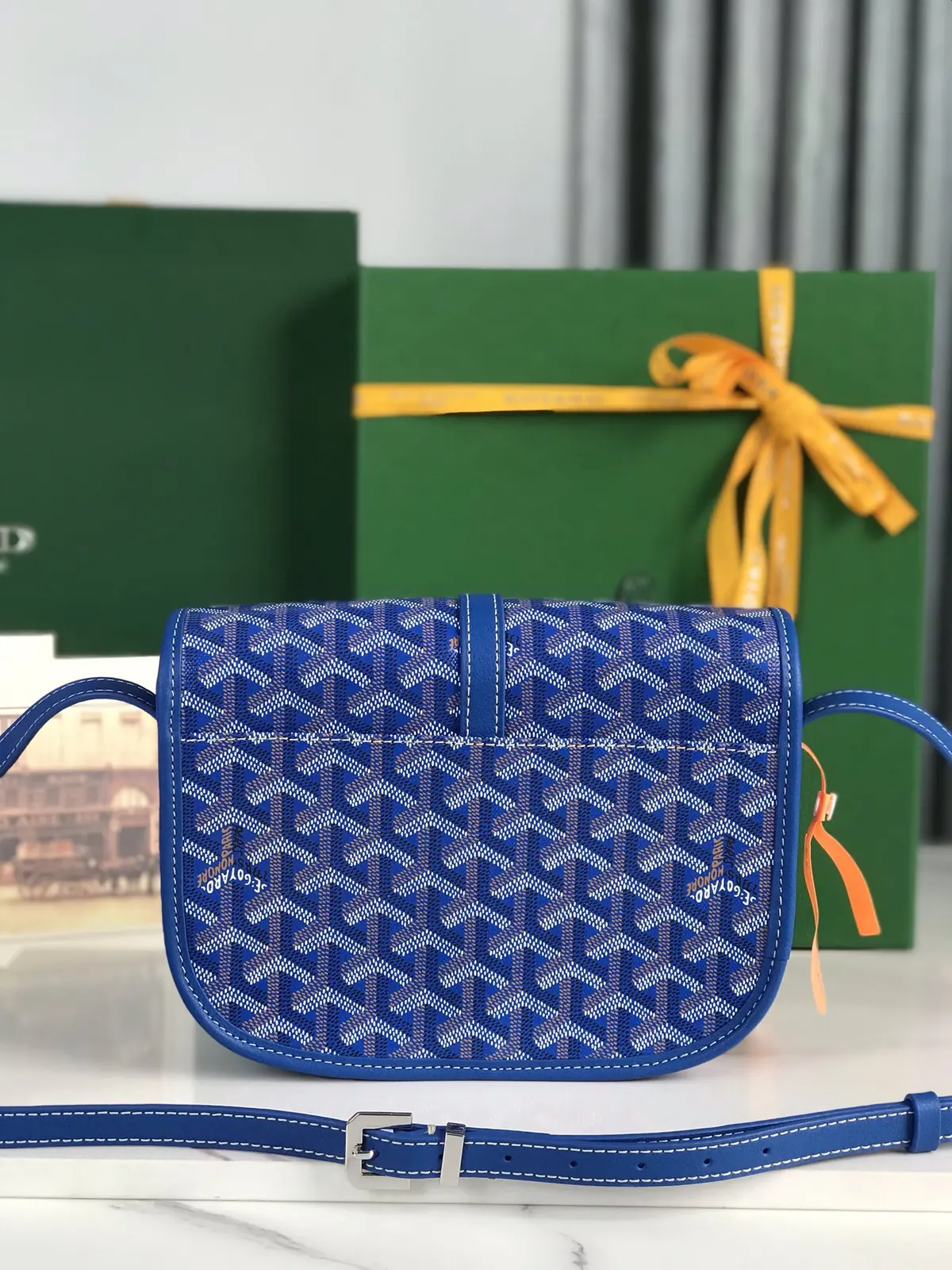 Goyard Style Gold Leather Shoulder Bag Lookbook Reference image 3