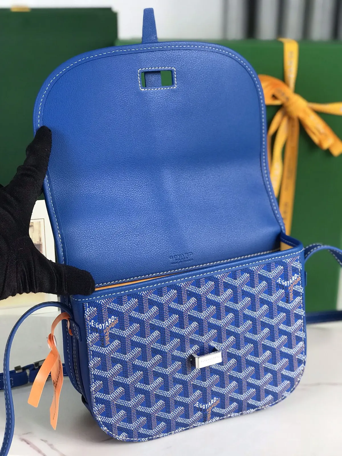 Goyard Style Gold Leather Shoulder Bag Lookbook Reference image 6