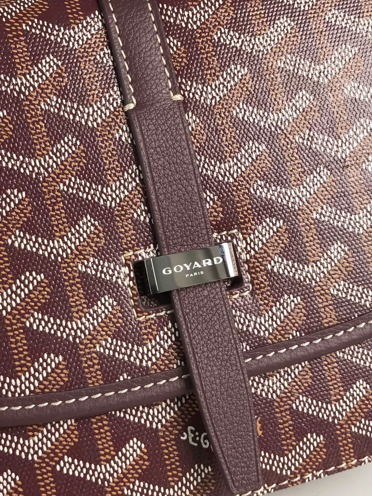 Goyard Style Gold Leather Shoulder Bag Lookbook Reference image 4