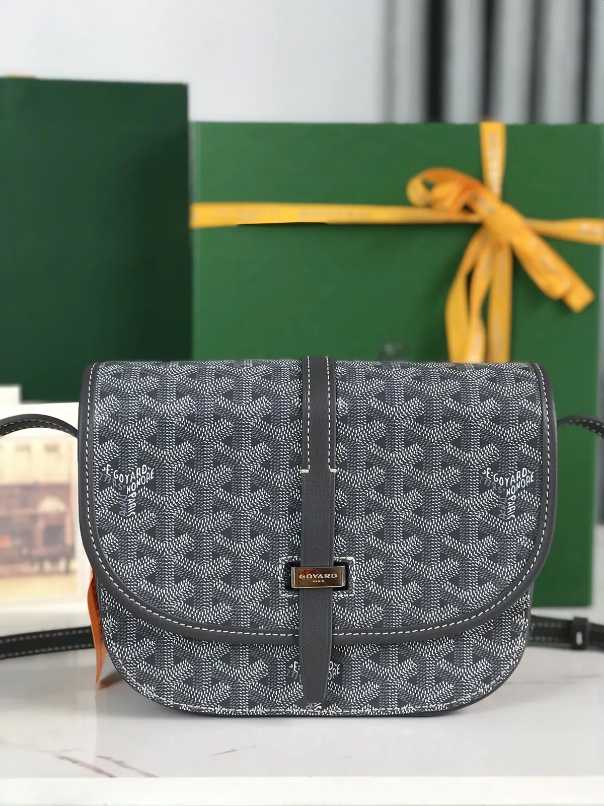 Goyard Style Gold Leather Shoulder Bag Lookbook Reference image 1