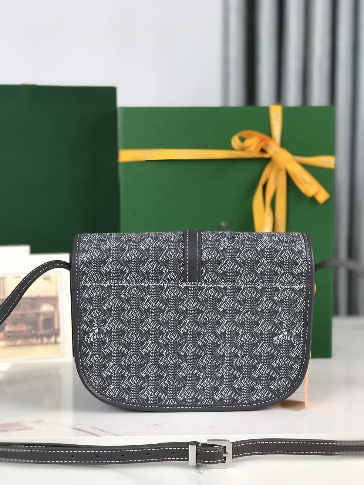 Goyard Style Gold Leather Shoulder Bag Lookbook Reference image 3
