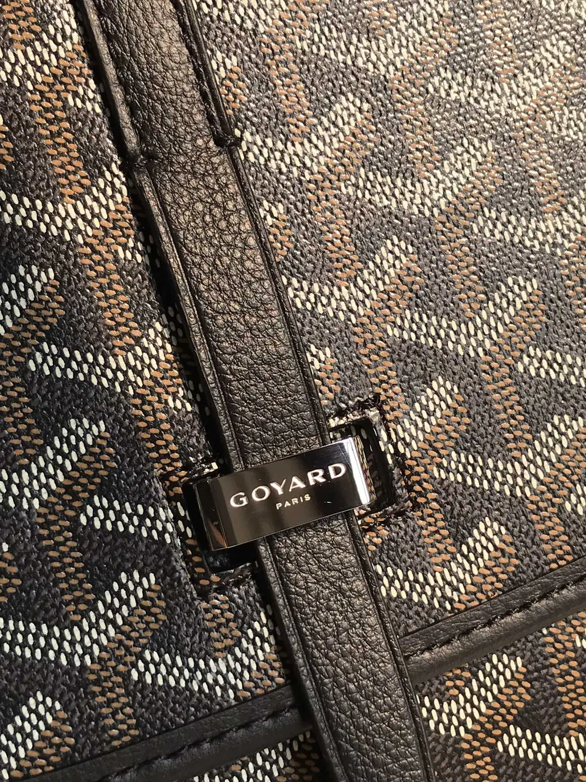 Goyard Style Gold Leather Shoulder Bag Lookbook Reference image 5