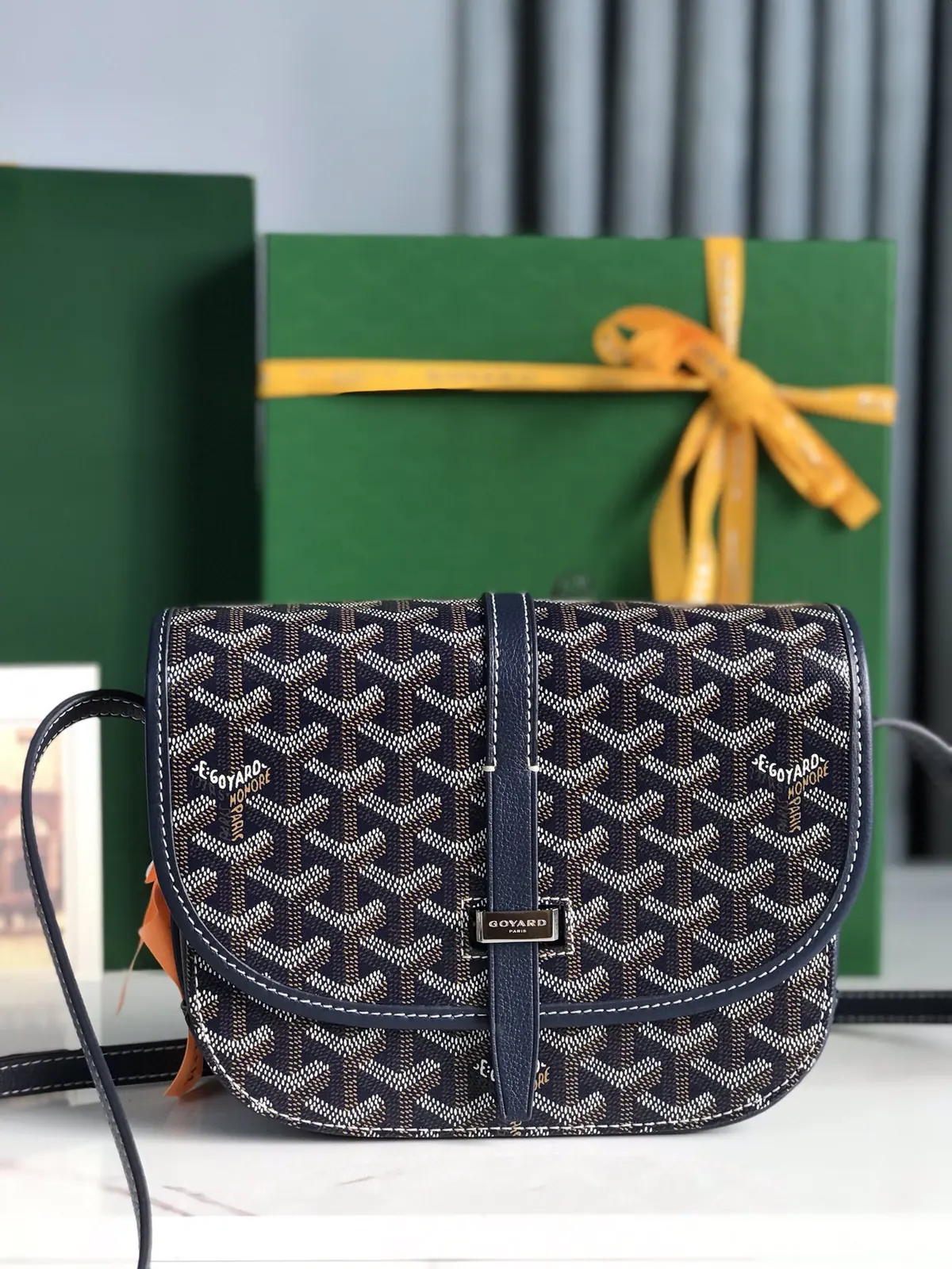Goyard Style Gold Leather Shoulder Bag Lookbook Reference image 1