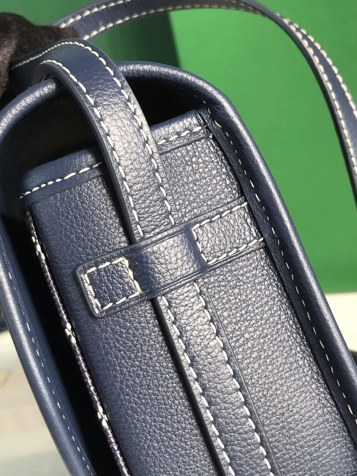 Goyard Style Gold Leather Shoulder Bag Lookbook Reference image 5