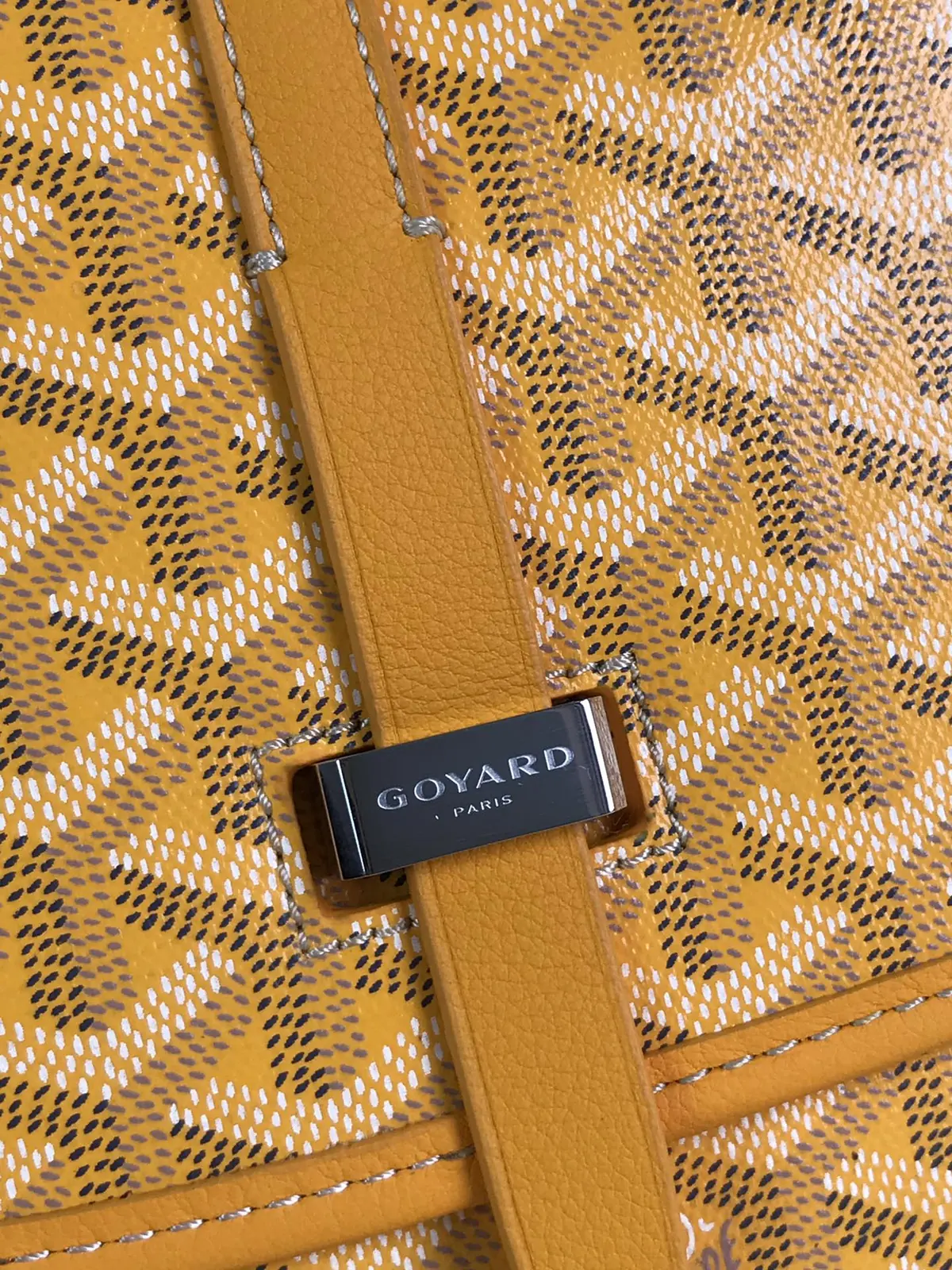 Goyard Style Gold Leather Shoulder Bag Lookbook Reference image 5