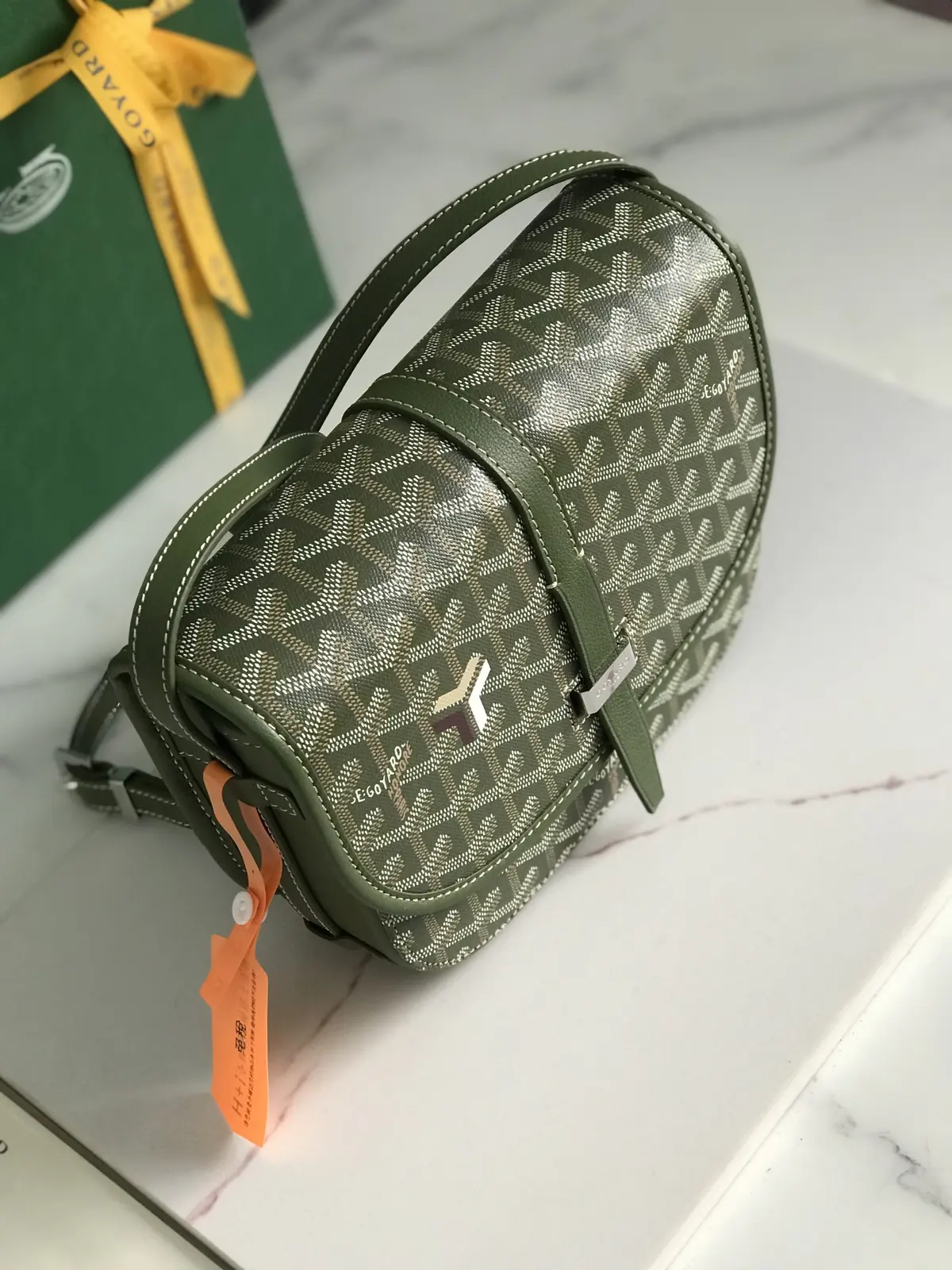 Goyard Style Gold Leather Shoulder Bag Lookbook Reference image 4