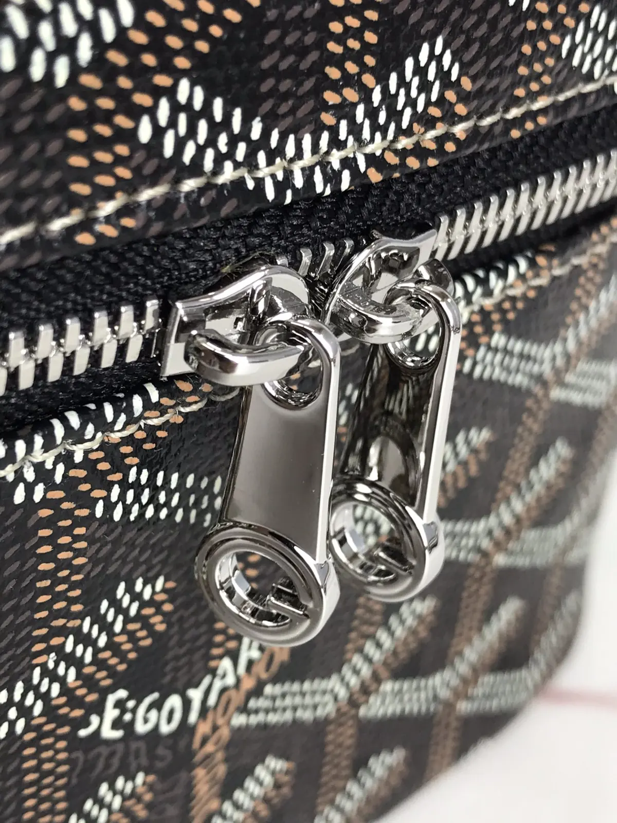 Goyard Style Leather Crossbody Bag Lookbook Reference image 5