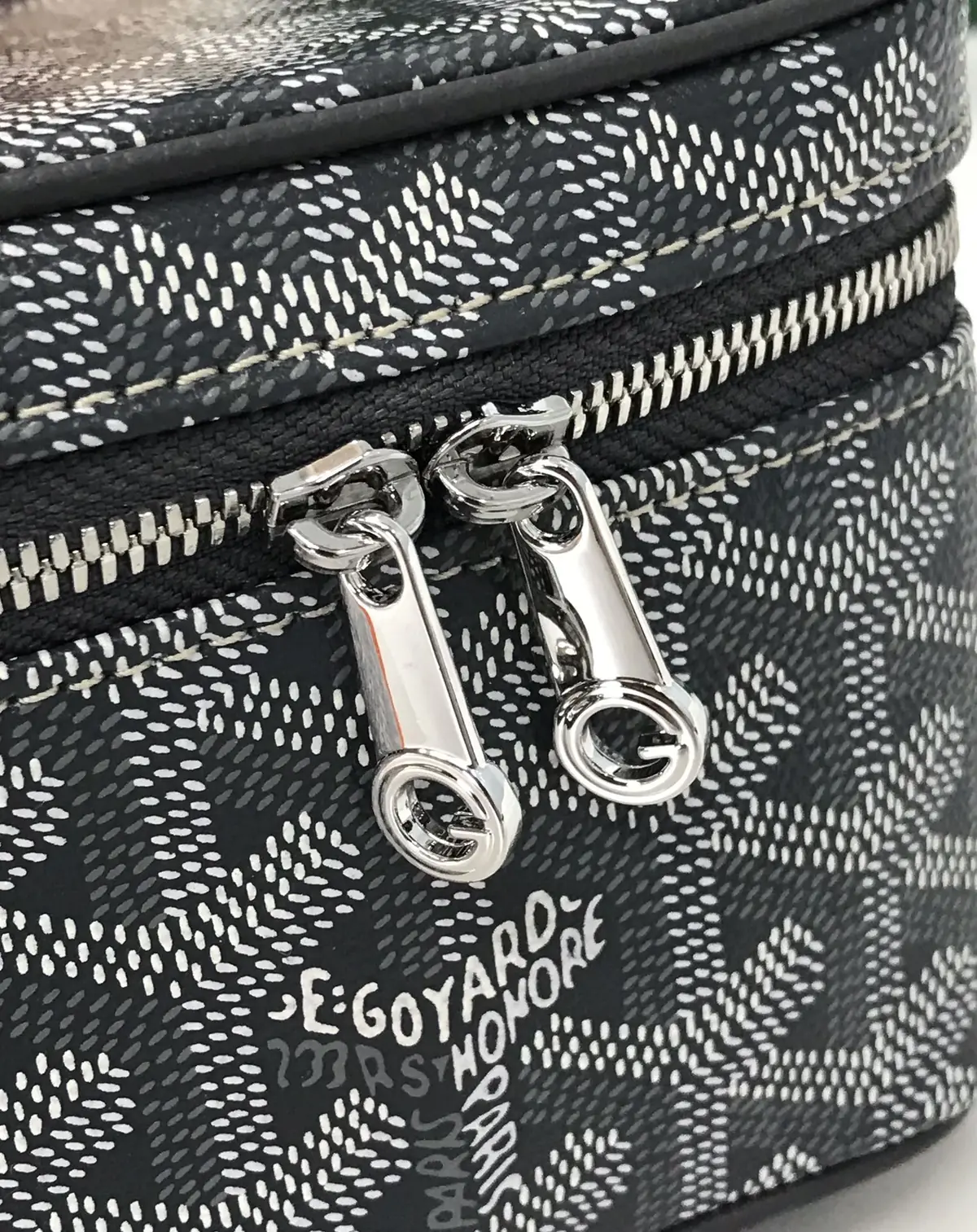 Goyard Style Leather Crossbody Bag Lookbook Reference image 6