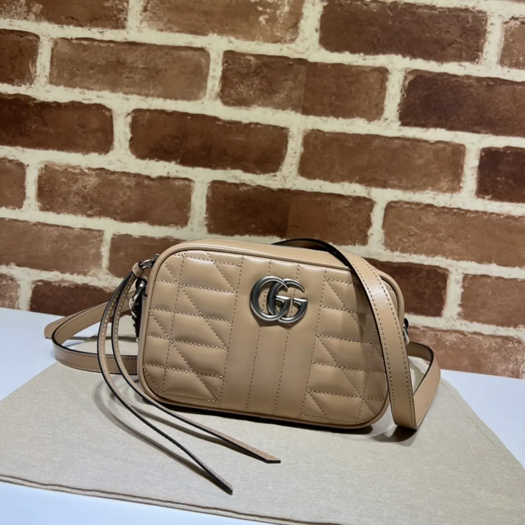 Gucci Style Beige Leather Chain Bag Lookbook Reference image 1
