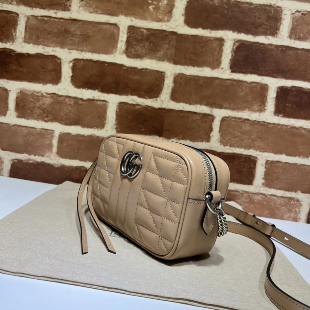 Gucci Style Beige Leather Chain Bag Lookbook Reference image 2