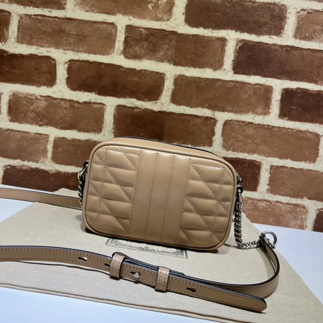 Gucci Style Beige Leather Chain Bag Lookbook Reference image 3