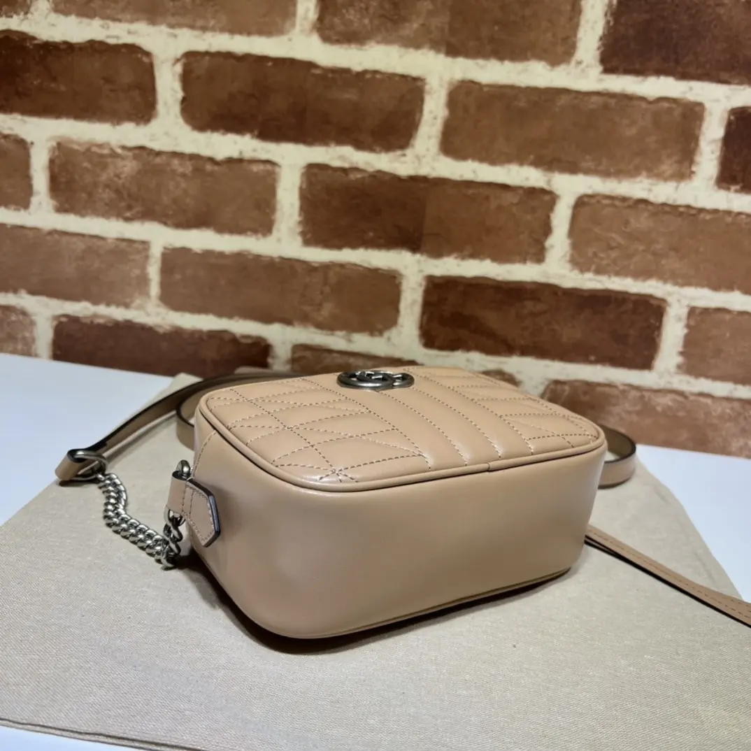 Gucci Style Beige Leather Chain Bag Lookbook Reference image 5
