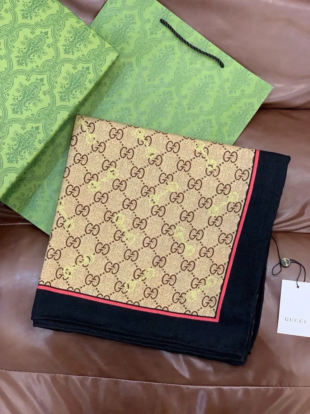 Gucci Style Beige Shoulder Bag Lookbook Reference image 3