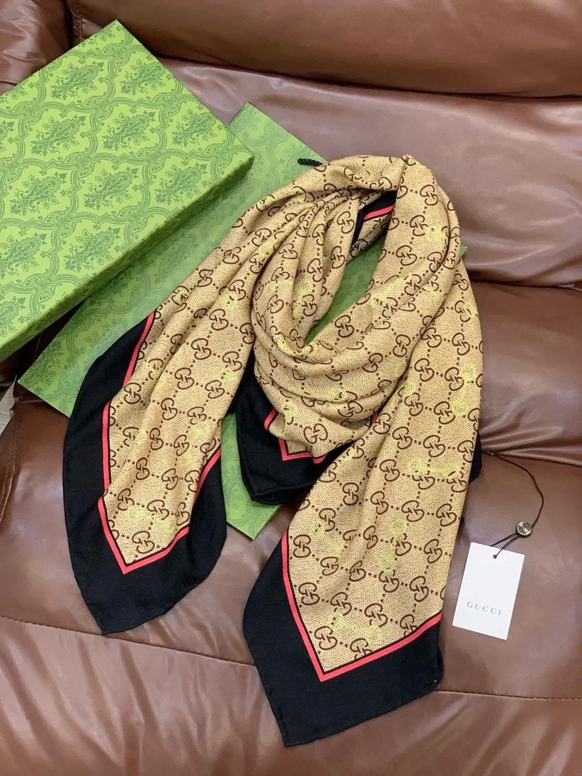 Gucci Style Beige Shoulder Bag Lookbook Reference image 5