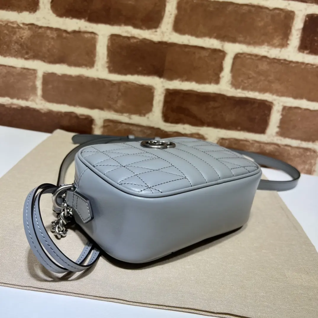 Gucci Style Grey Leather Chain Bag Lookbook Reference image 4