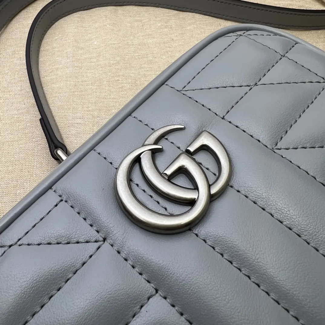 Gucci Style Grey Leather Chain Bag Lookbook Reference image 5