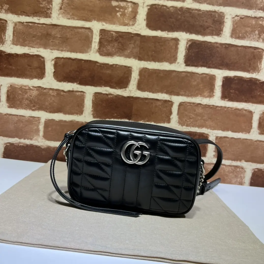 Gucci Style Leather Chain Bag Lookbook Reference image 1