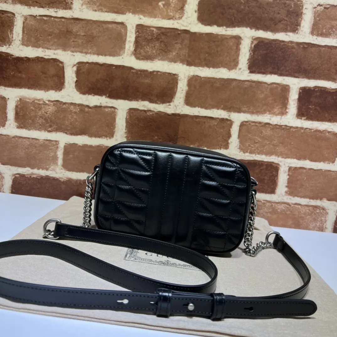 Gucci Style Leather Chain Bag Lookbook Reference image 3