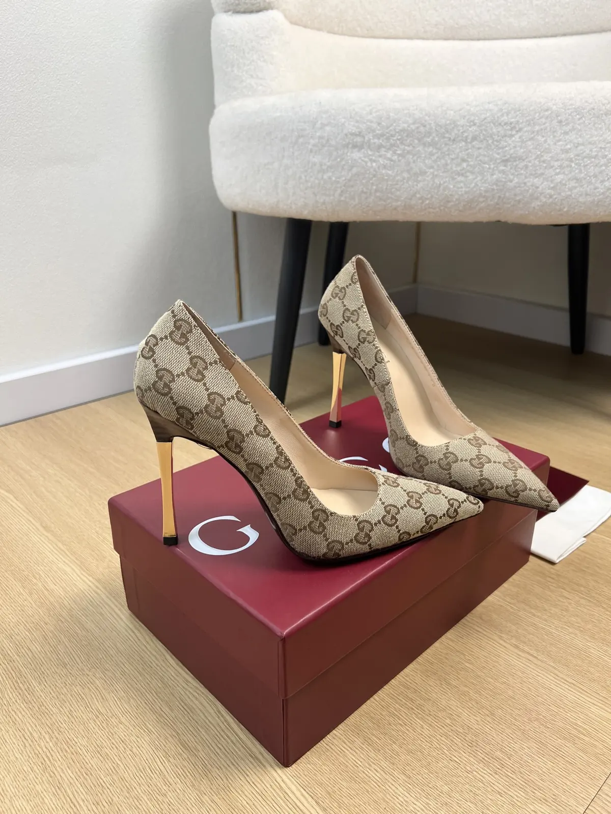 Gucci Style Leather Women's Shoes Lookbook Reference image 3