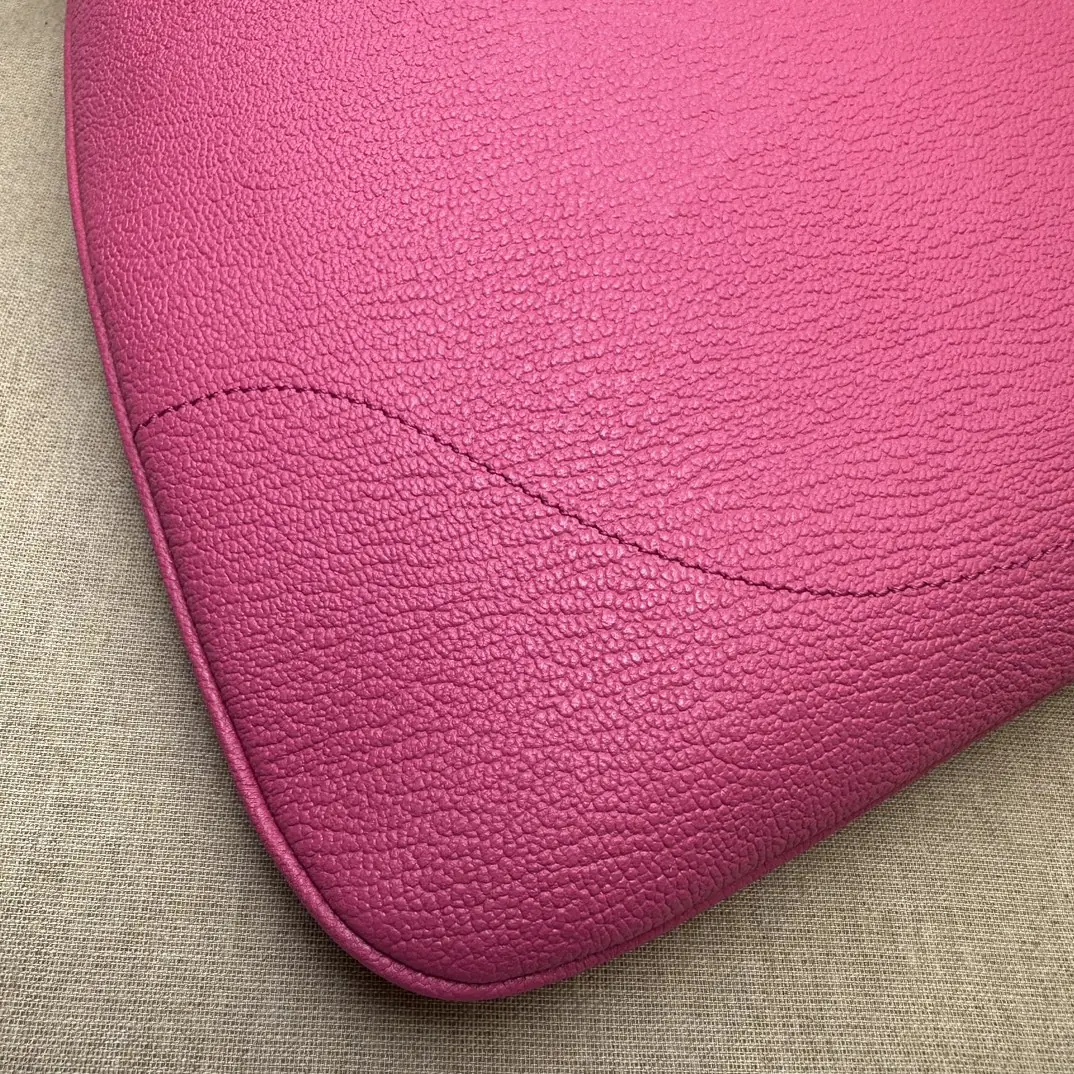 Gucci Style Pink Leather Bag Lookbook Reference image 6