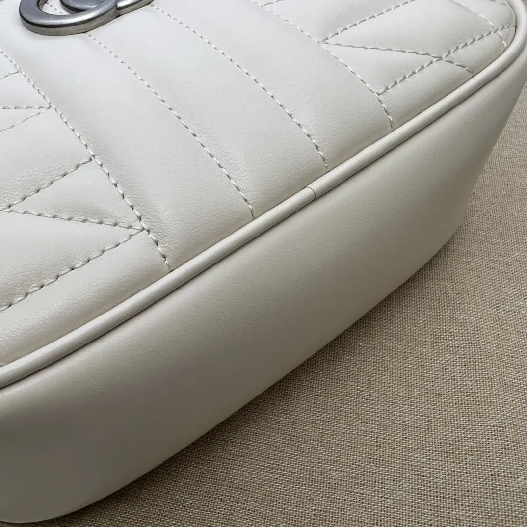 Gucci Style White Leather Chain Bag Lookbook Reference image 5