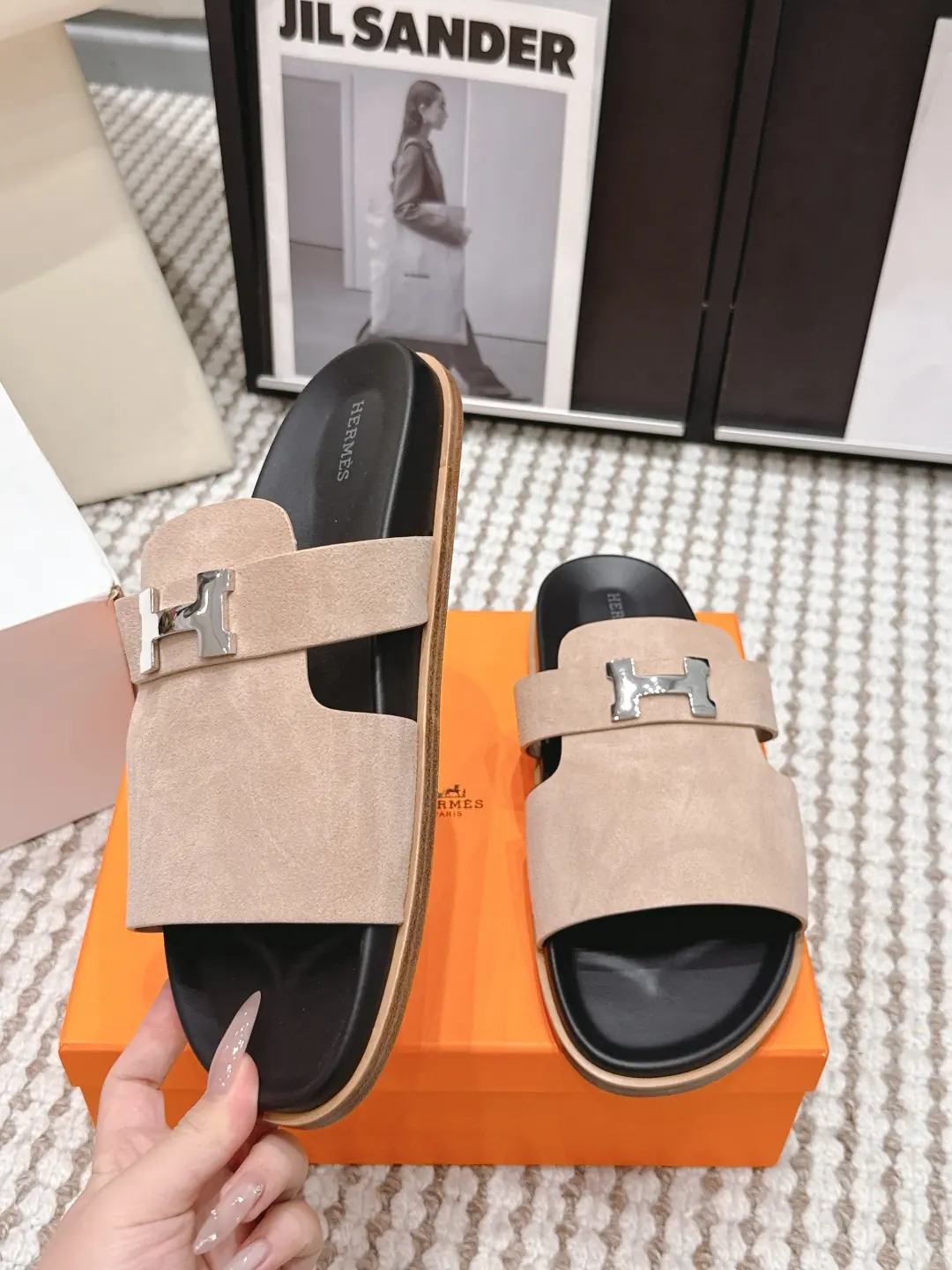 Hermes Style Gold Leather Women's Shoes Lookbook Reference image 5