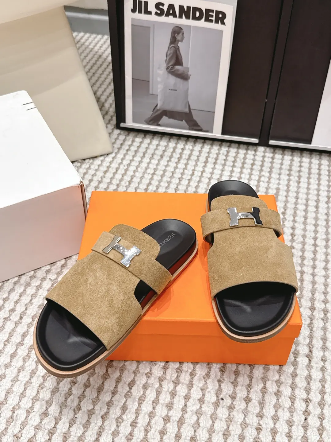 Hermes Style Gold Leather Women's Shoes Lookbook Reference image 4