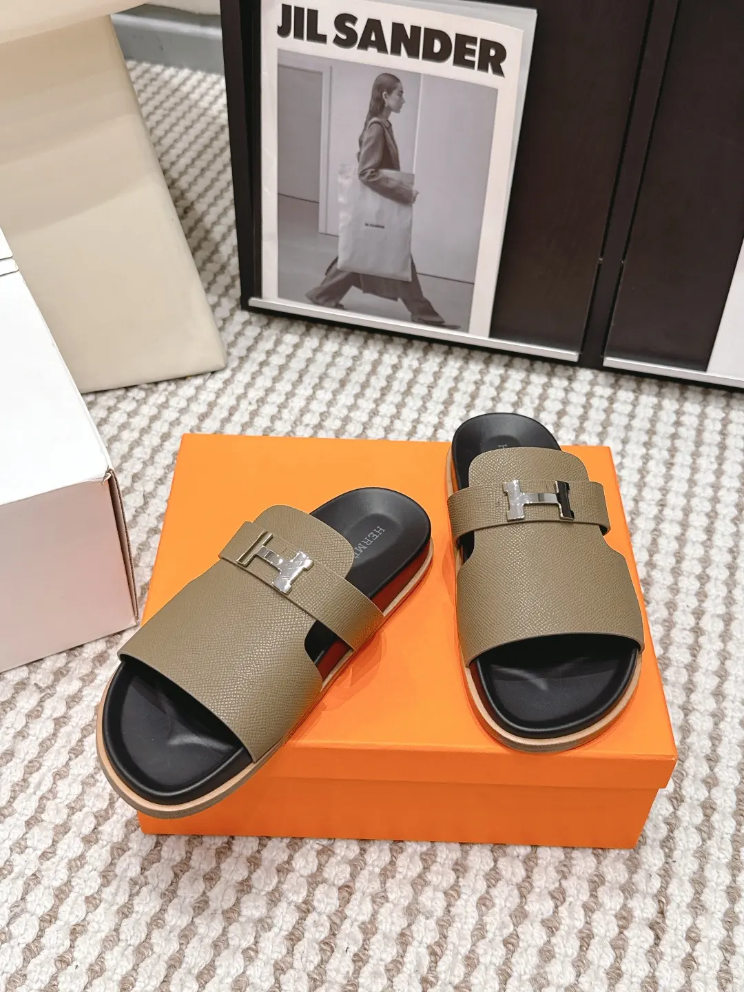 Hermes Style Gold Leather Women's Shoes Lookbook Reference image 4