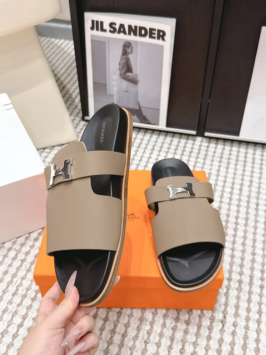 Hermes Style Gold Leather Women's Shoes Lookbook Reference image 5