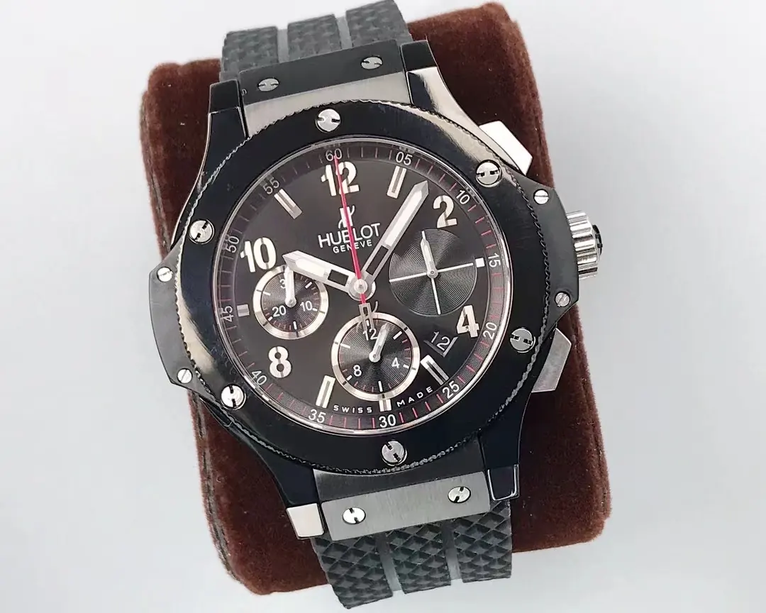 Hublot (恒宝） Style Beige Watches Lookbook Reference image 3