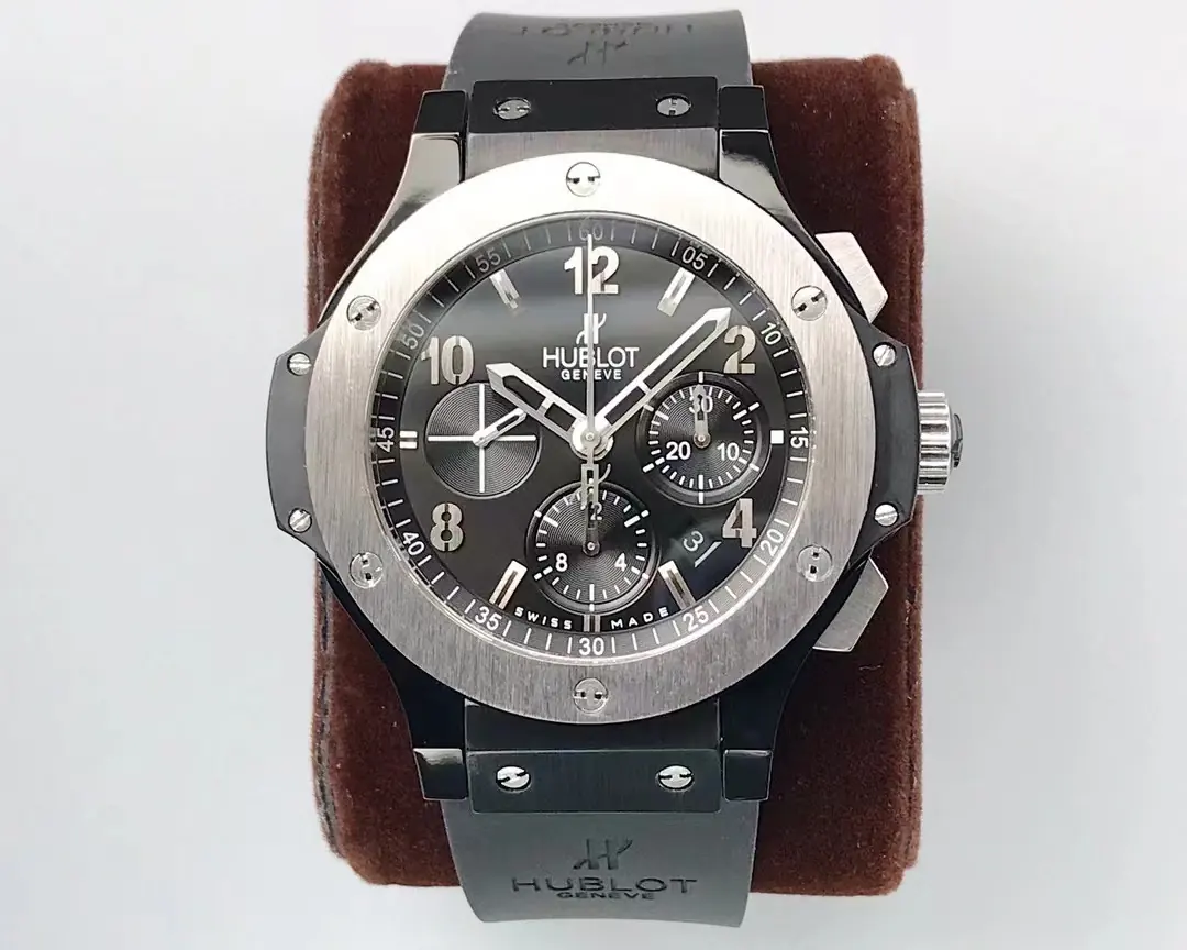 Hublot (恒宝） Style Beige Watches Lookbook Reference image 1