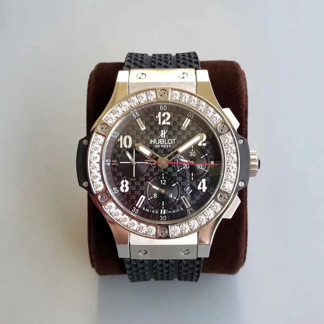 Hublot (恒宝） Style Beige Watches Lookbook Reference image 1