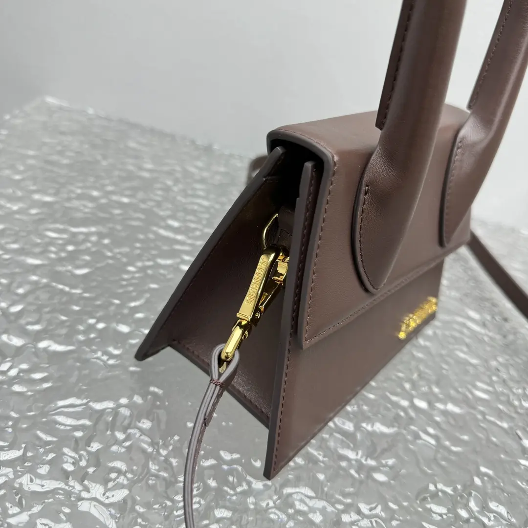 Jacquemus Style Bag Lookbook Reference image 6