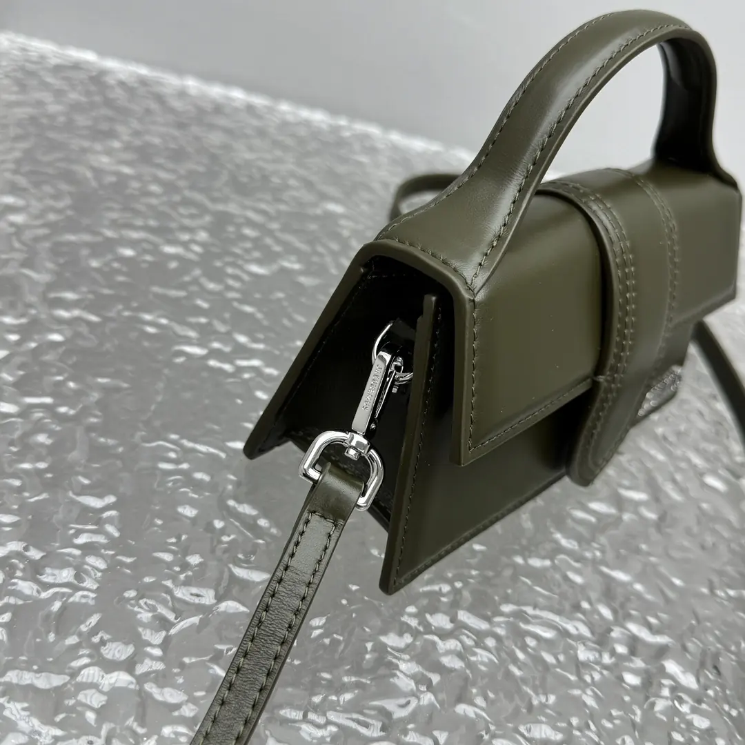Jacquemus Style Green Leather Crossbody Bag Lookbook Reference image 3