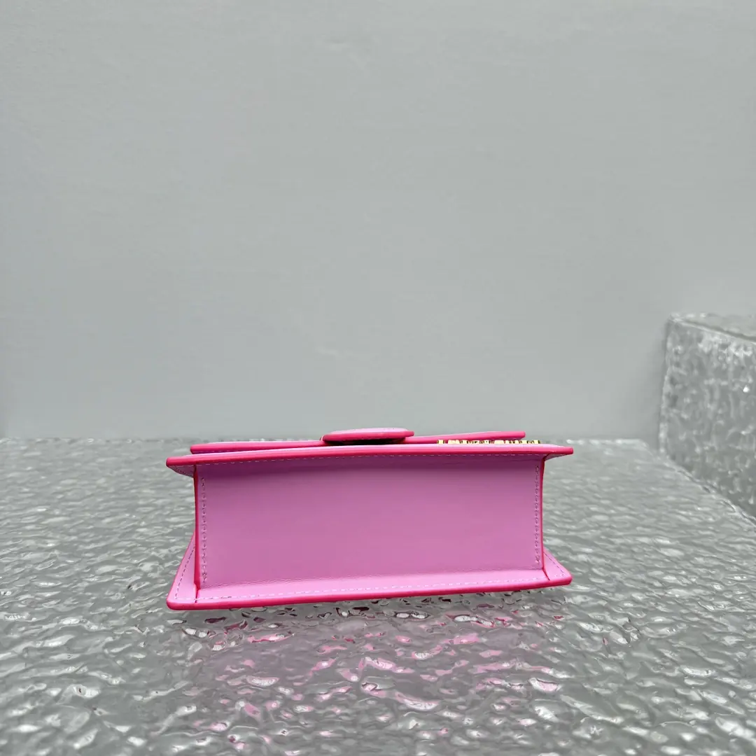 Jacquemus Style Leather Crossbody Bag Lookbook Reference image 4