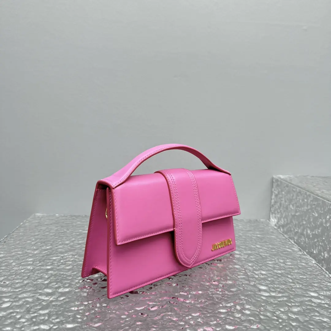 Jacquemus Style Pink Leather Crossbody Bag Lookbook Reference image 3