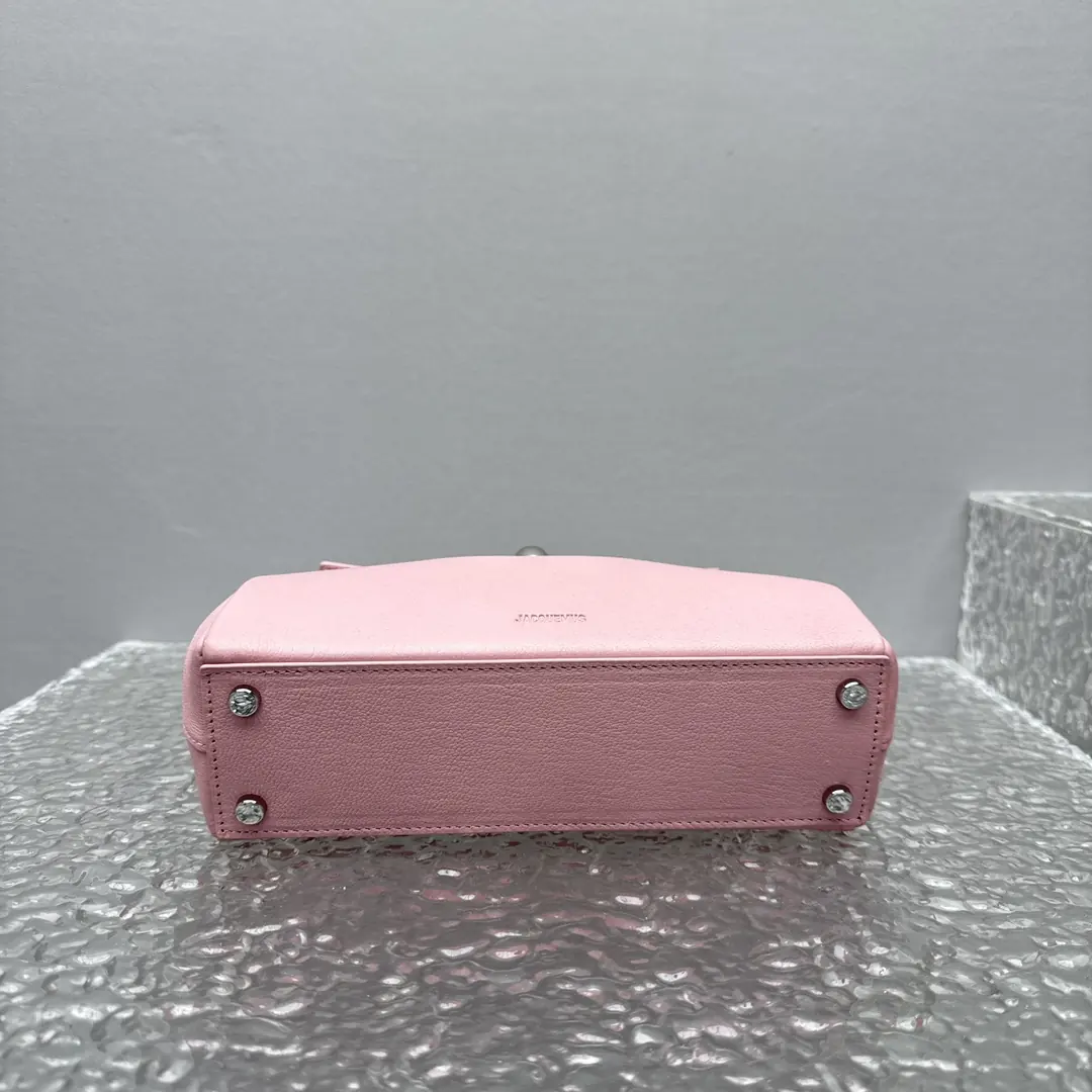 Jacquemus Style Pink Leather Crossbody Bag Lookbook Reference image 4