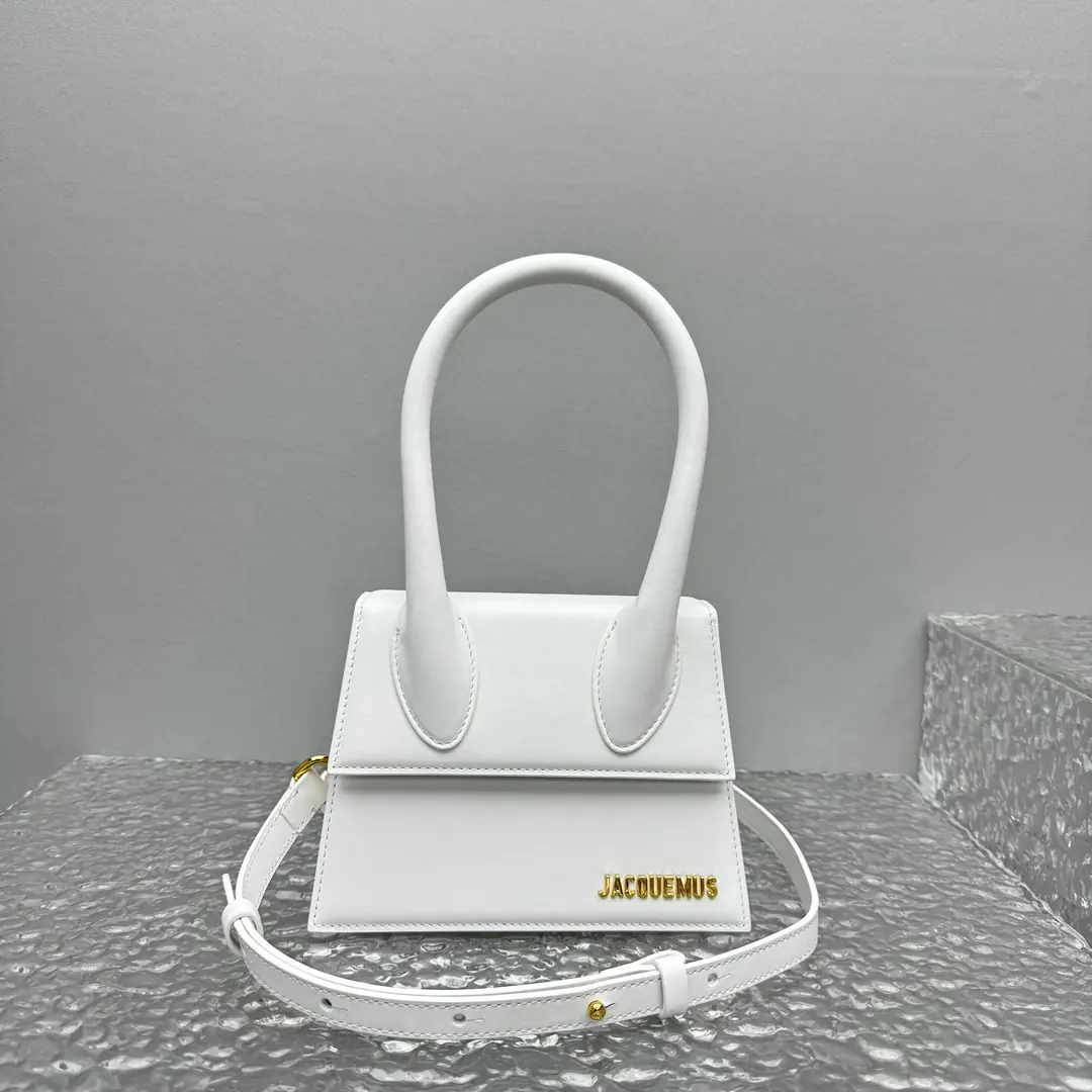 Jacquemus Style White Bag Lookbook Reference image 2