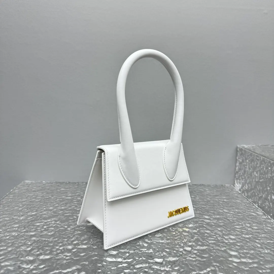 Jacquemus Style White Bag Lookbook Reference image 3