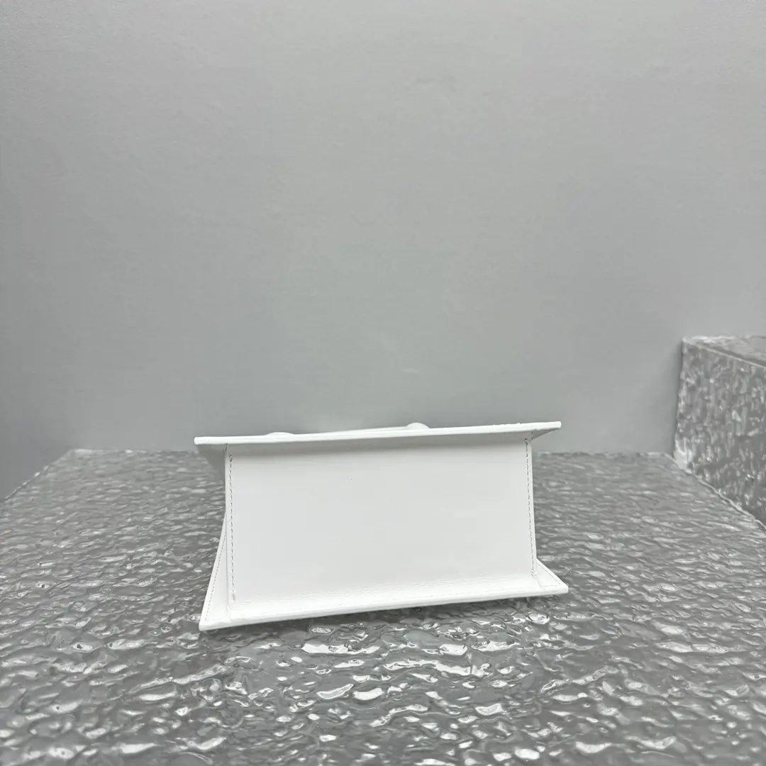 Jacquemus Style White Bag Lookbook Reference image 4